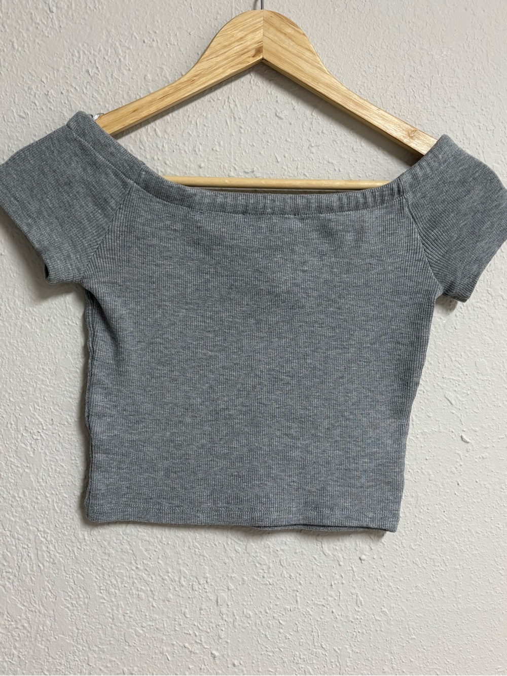 Signature 8 Gray Ribbed Off the Shoulder Crop Top S
